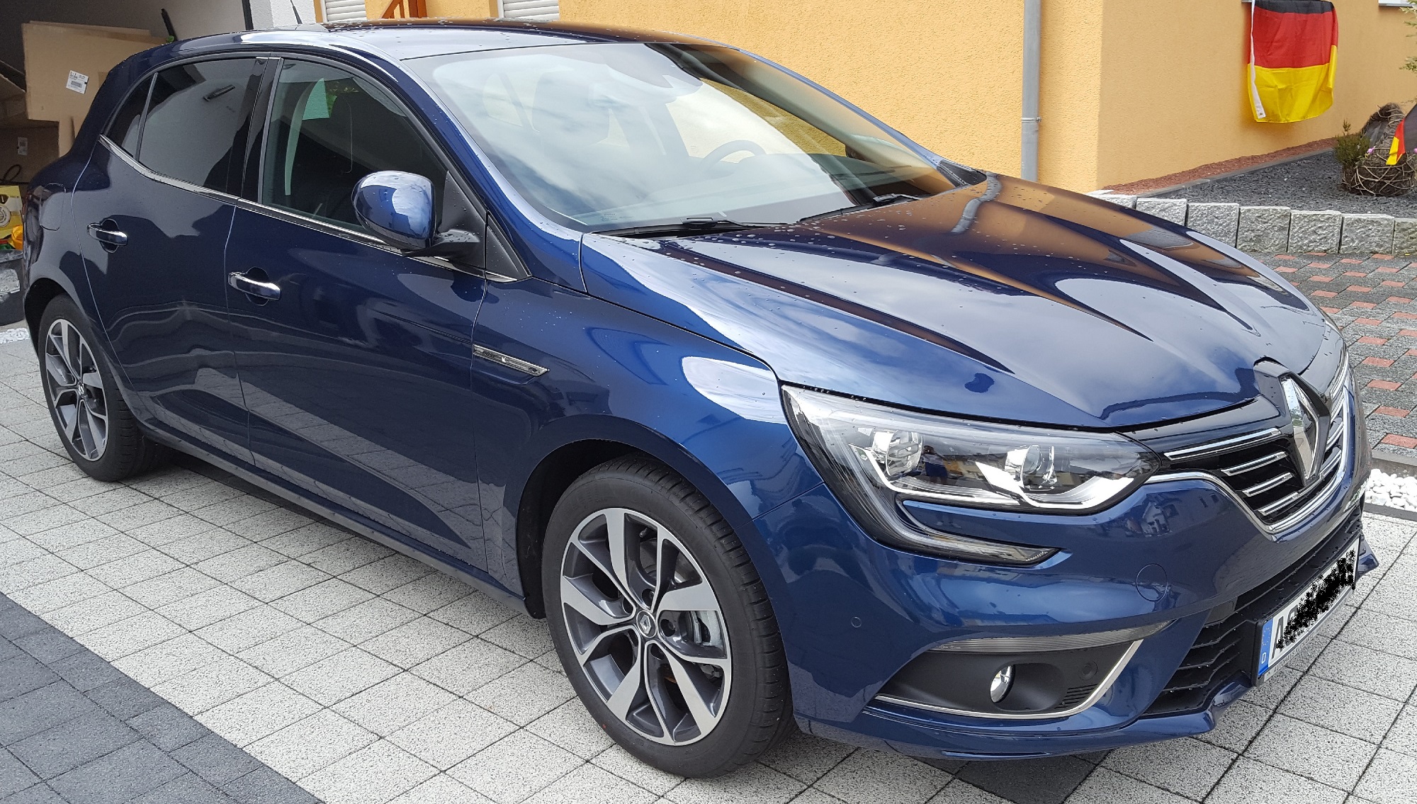 Megane IV Bose dCi 130 in Cosmos-Blau