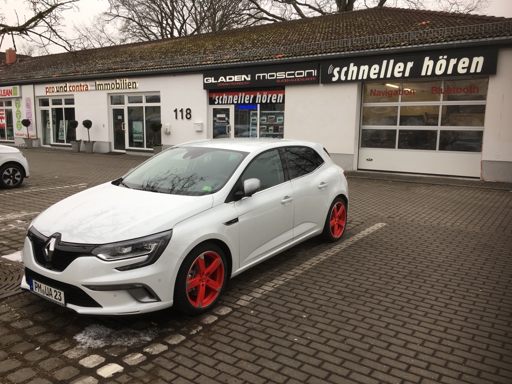 Mein neuer Megane GT in den Firmenfarben perlmutt weiß und rote Felgen in  8x18"